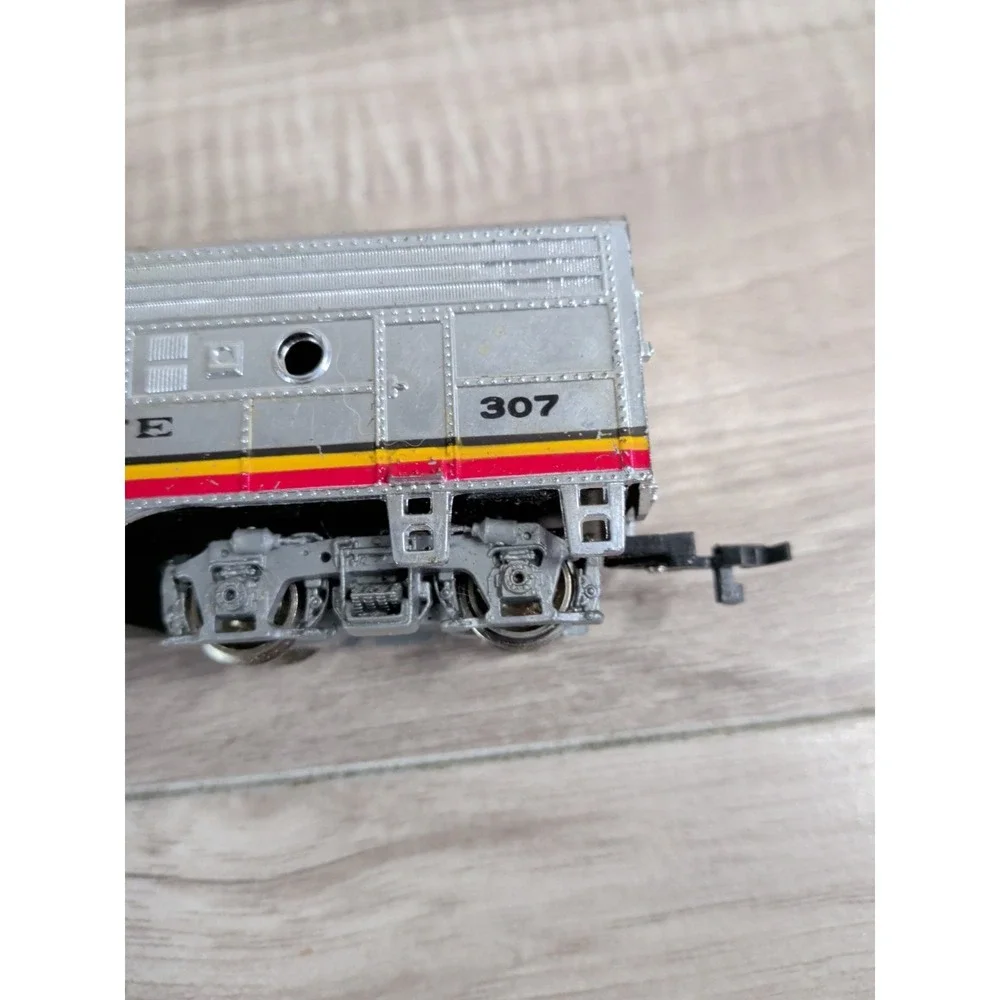 HO Scale Bachmann Santa Fe F7 Diesel Locomotive #307 Warbonnet Vintage Train